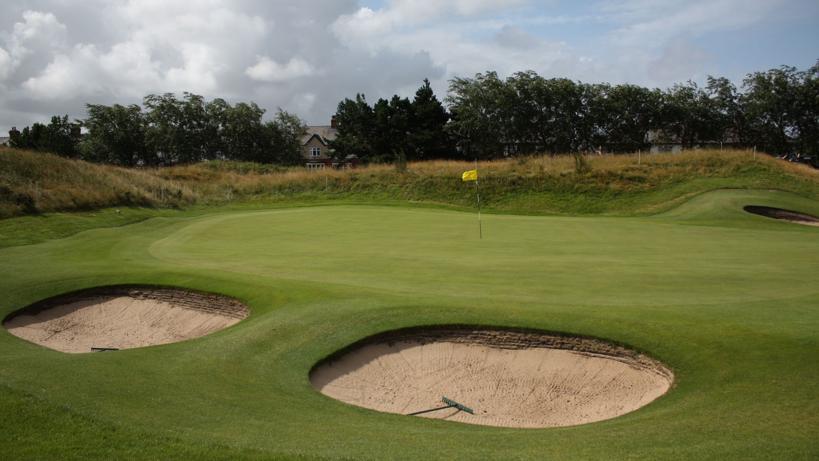 Are golf courses in the U.K. about to be reopened?